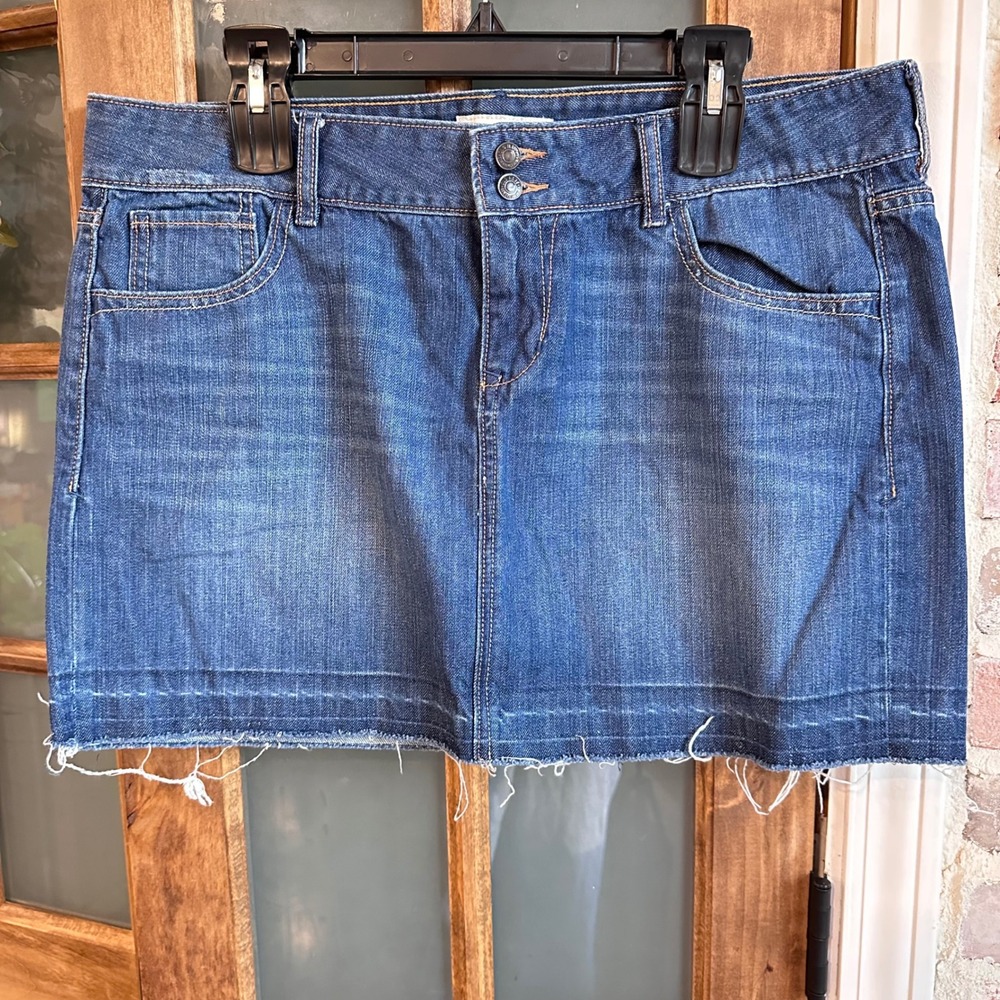 Old Navy‎ Denim Mini Skirt Womens 14 Blue Raw Hem Y2K Medium Wash 752560-01